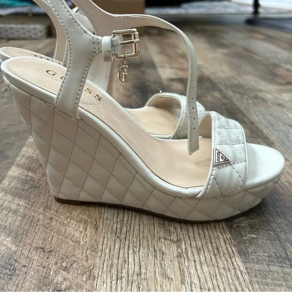 Guess Quilted Wedges Size 6 - Picture 1 of 8